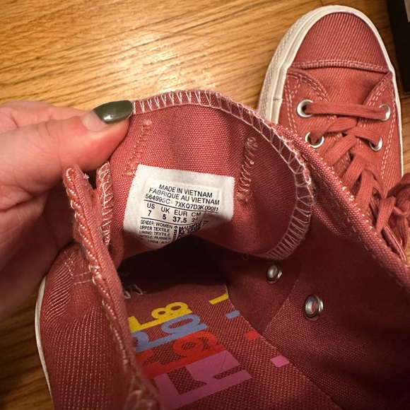 Converse Platform Women’s Size 7 - Picture 8 of 8